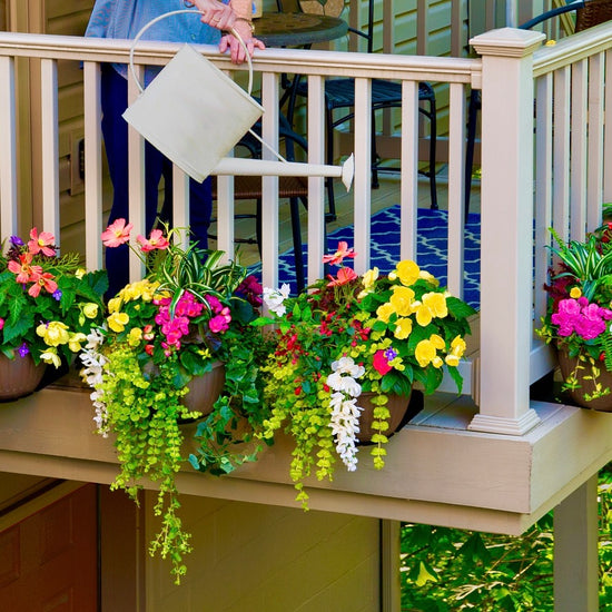 Floating Vertical Gardens with Tool-Free Railing Planters – Plant Traps